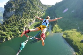 九游下载电脑版官网-_湖人积极追赶季后赛，势头渐入佳境_，湖人进入季后赛