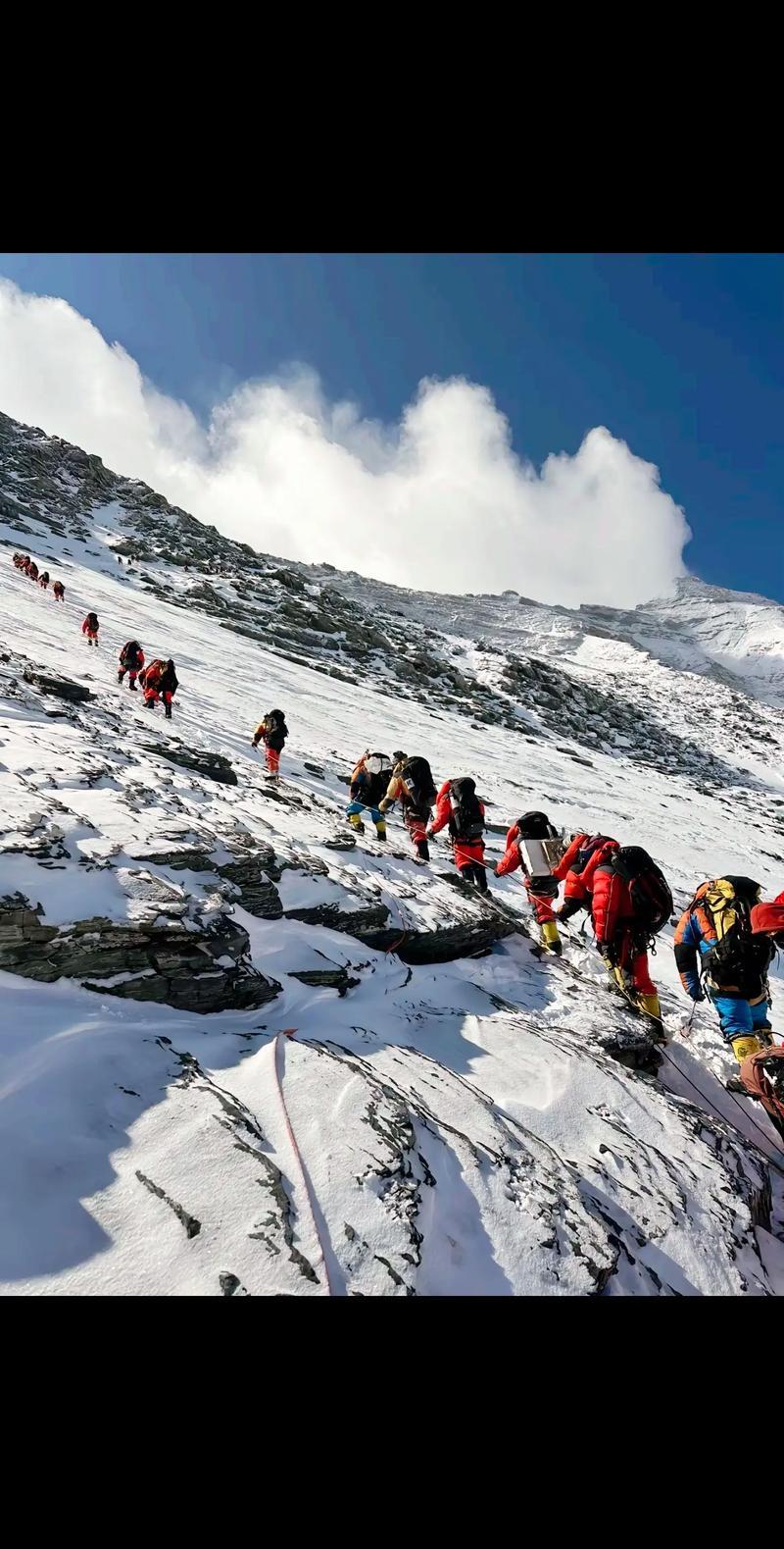 Jiu You-关于青年极限攀爬赛，登顶山峰的勇气考验的信息