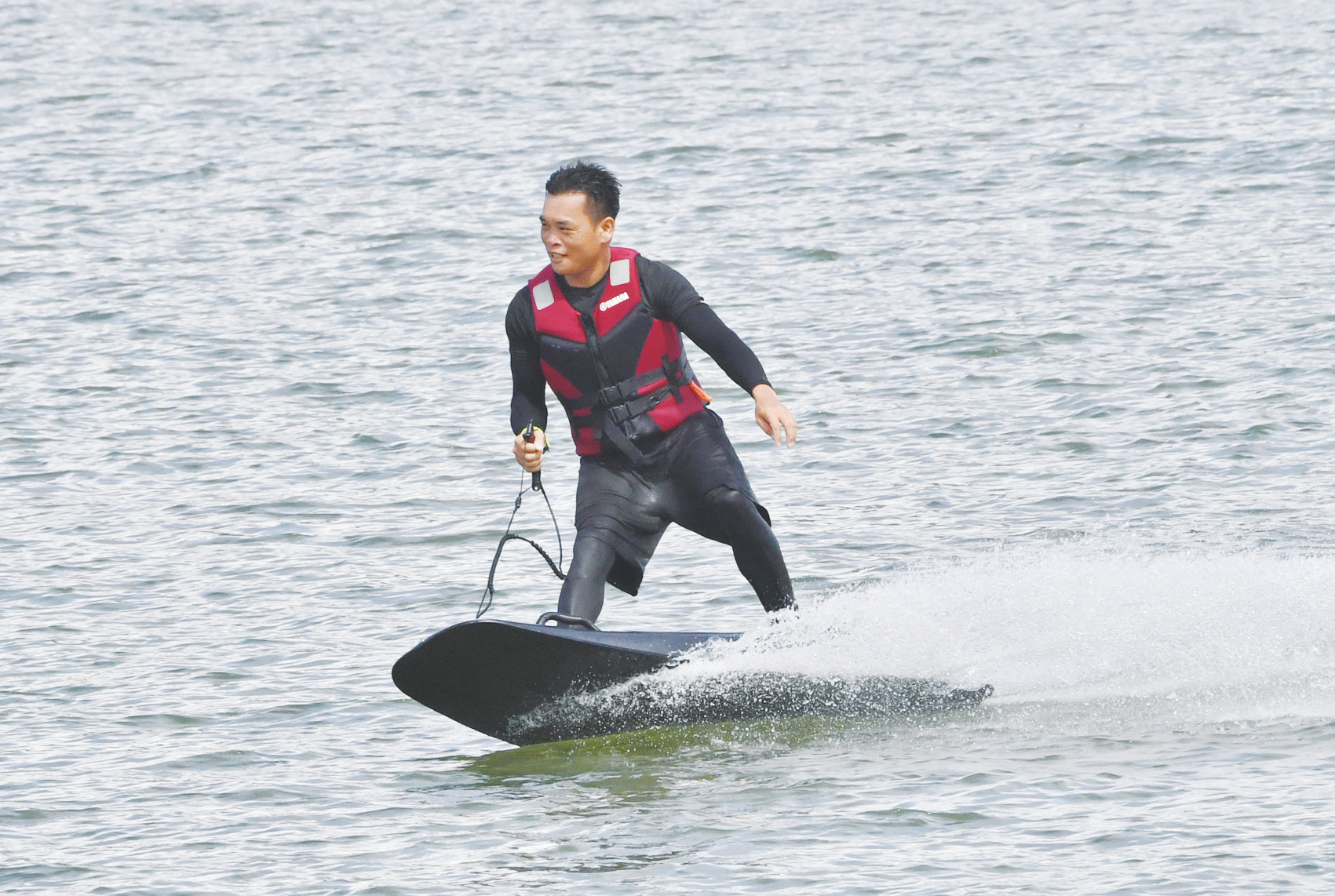 九游娱乐(jiuyou)官方网站-水上摩托挑战：乘风破浪的极致体验的简单介绍