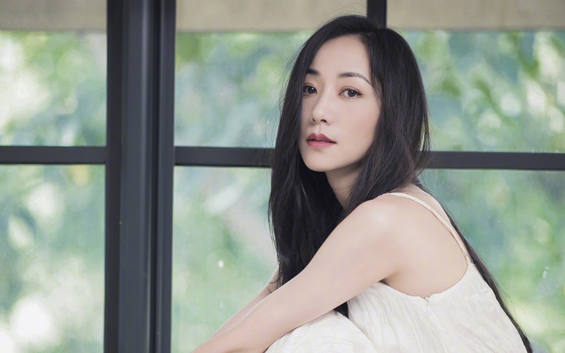 九游下载中心-2022年季后赛：库里在第三节一人投中五个三分，瞬间锁定胜局，库里本赛季投进了多少三分