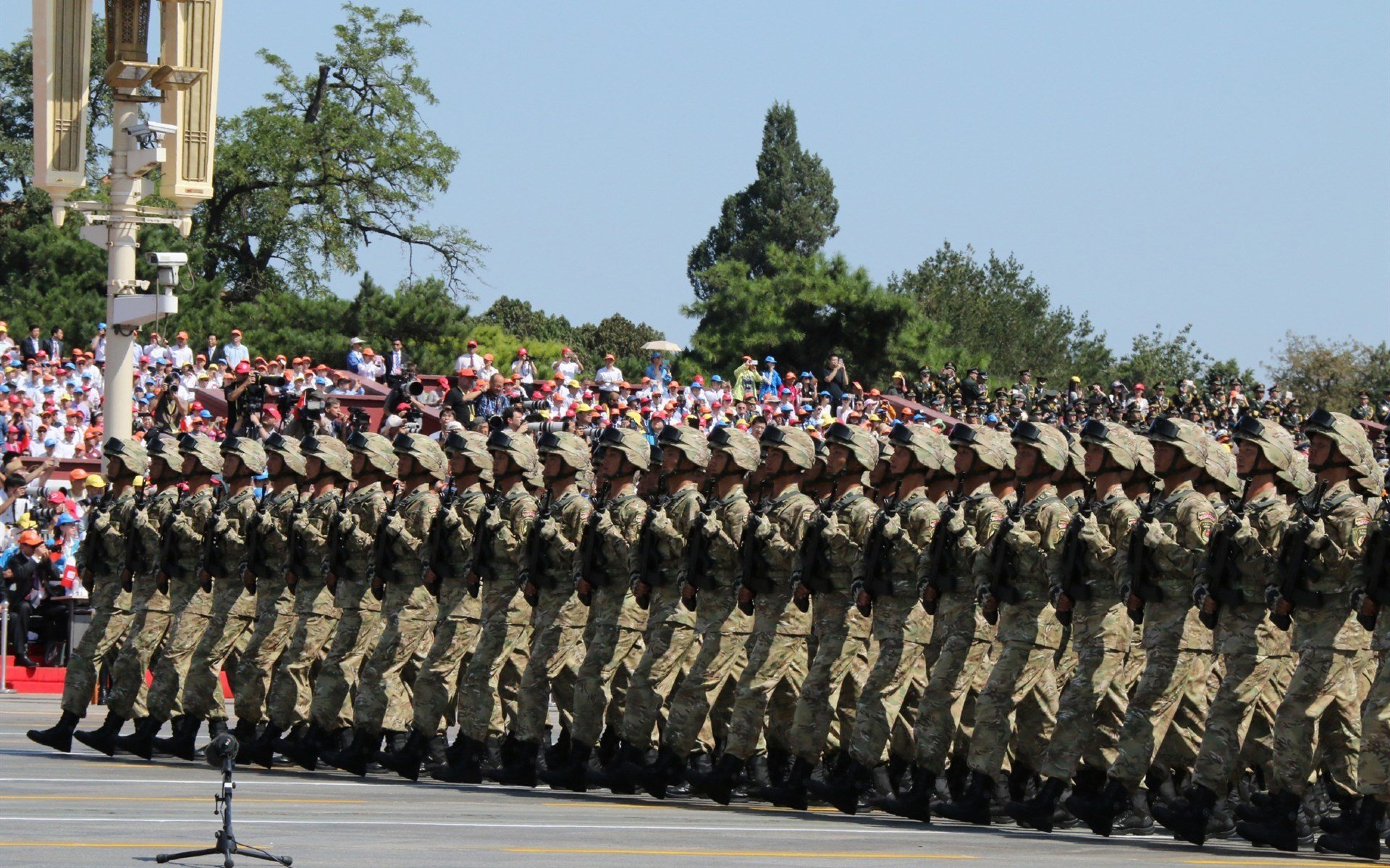 2022年总决赛：库里在关键时刻几次神级远投，让对手完全无解，夺冠瞬间令人难忘