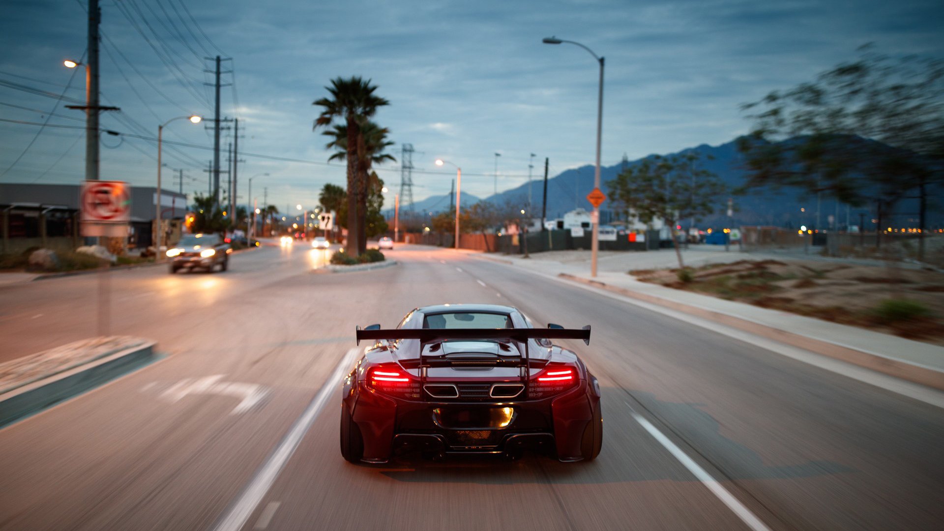 九游娱乐官网 (JIUYOU)-_全景天幕运动秀：光影雕塑之间的运动盛宴_，全景天幕夏天会不会很晒